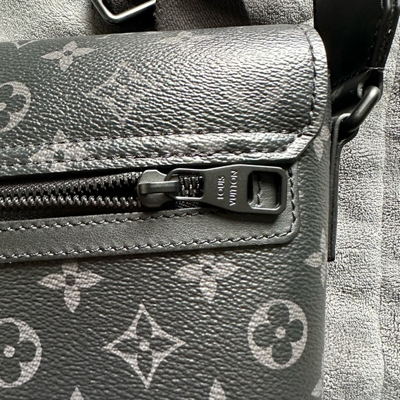 Authentic Louis Vuitton S-Cape Messenger Bag- Posh Authenticated Reseller! - Picture 6 of 16